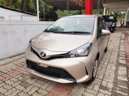 Toyota-Vitz-2015