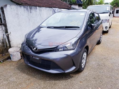 Toyota-Vitz-2016