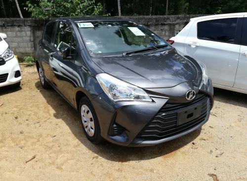 Toyota-Vitz-2017