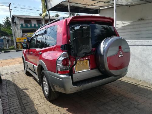 Mitsubishi Montero 2006