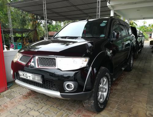 Mitsubishi-Montero-2012