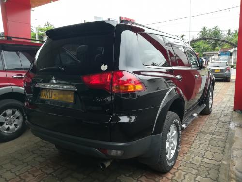 Mitsubishi Montero 2012