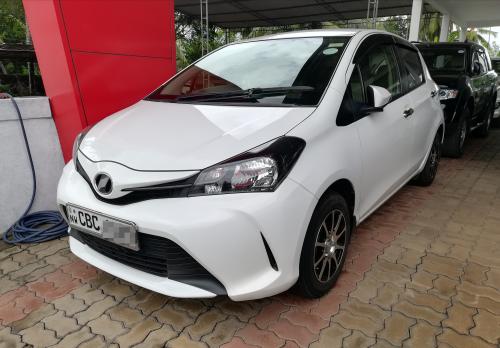 Toyota-Vitz-2015