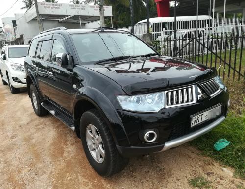 Mitsubishi-Montero-2012
