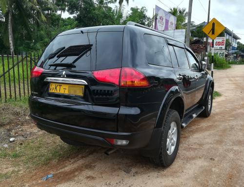 Mitsubishi Montero 2012