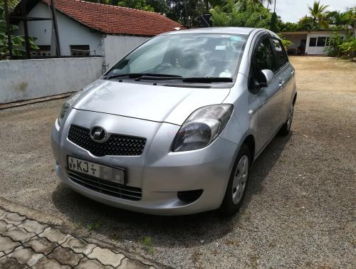 Toyota-Vitz-2007
