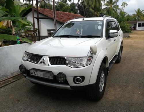 Mitsubishi-Montero Sport-2012