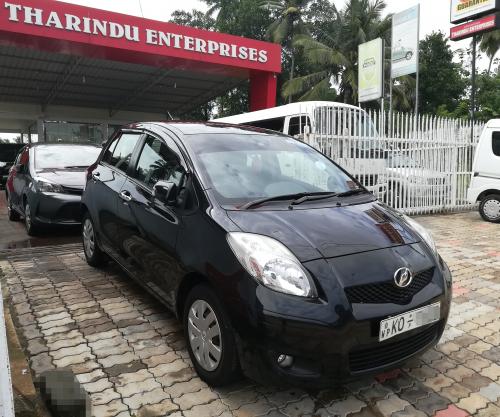 Toyota-Vitz-2010