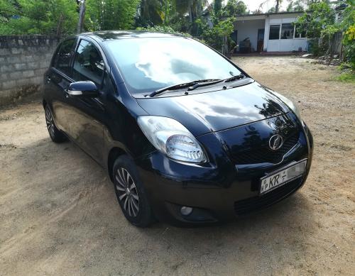 Toyota-Vitz-2009