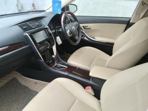 Toyota Premio 2019