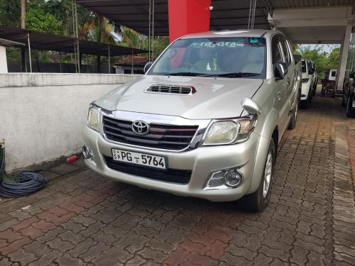 Toyota-Hilux Vigo Champ-2013