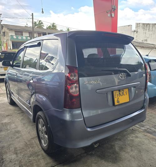 Toyota Avanza  2011