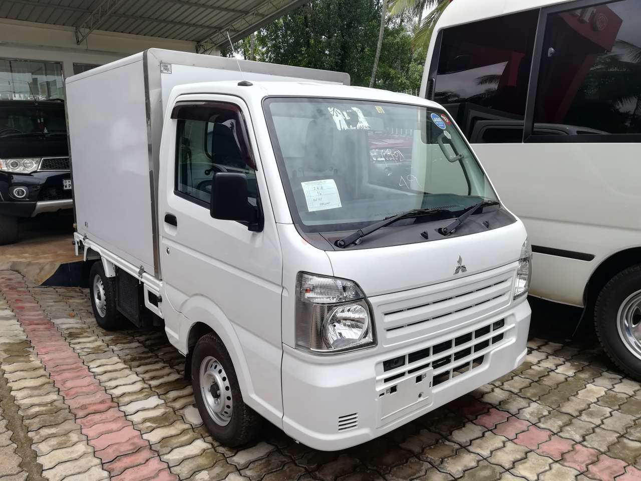 Mitsubishi Freezer Truck