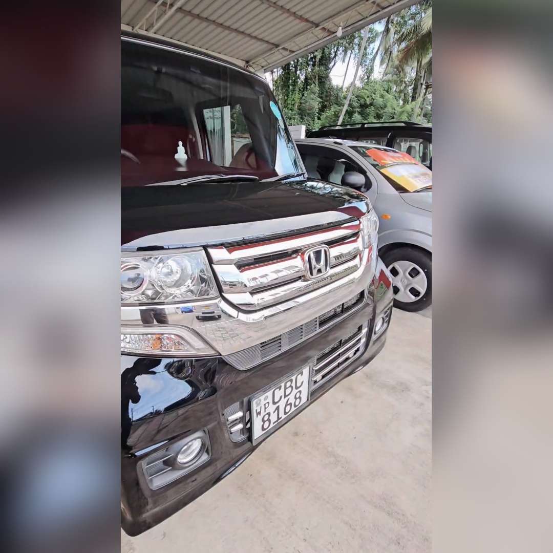 Honda N Box Custom 